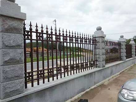 黑龙江哈尔滨锌钢护栏的厚度有哪些要求？