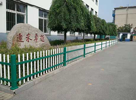 在选择黑龙江哈尔滨护栏厂家的时候需要注意什么？